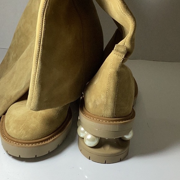 Leather riding boots
Nicholas Kirkwood - Picture 8 of 8